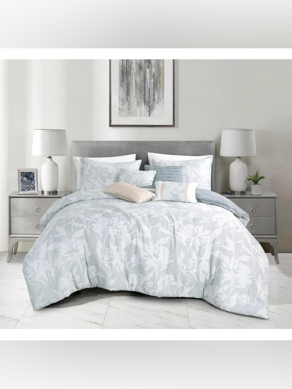 Elegant Floral Comforter Set in Light Gray and White Queen 3 piece set